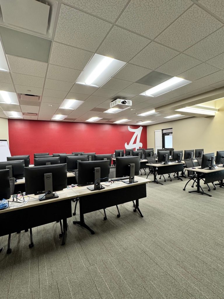 Picture of the Computer Lab in the Employee Resource Center